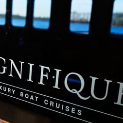 Schiff Magnifique