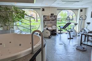 Fitnessbereich mit Whirlpool