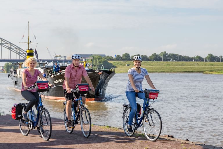 Boat and bike Magnifique